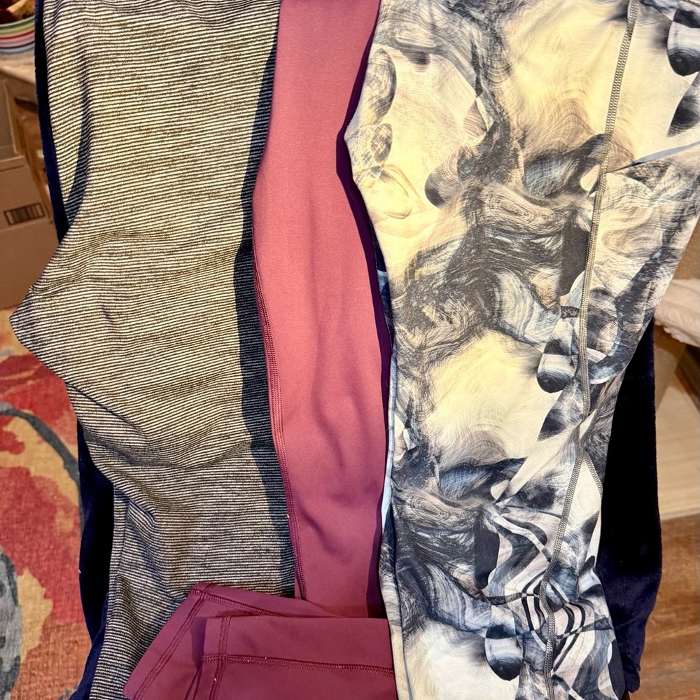 Set of 3 cropped Exercise pants.